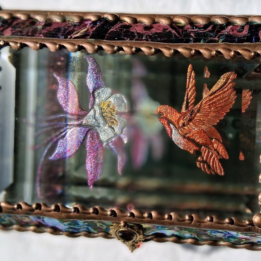 FABERGE NWT OLD WORLD CRAFTSMANSHIP, NEW WORLD DESIGNS GLASS TREASURE BOX